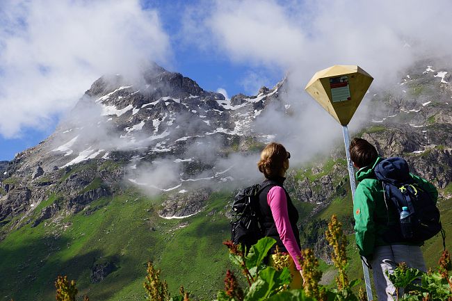 Wanderurlaub-Tirol-Bergkristalle-Lizumerhuette-Wattenberg©tourismusverbandhallwattens