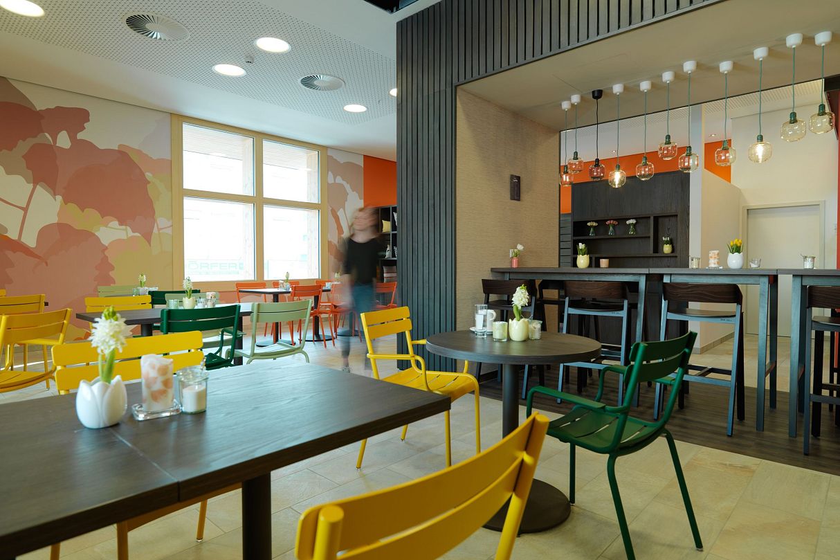 hwest-hotel-hall-budgethotel-innsbruck-modern-bistro