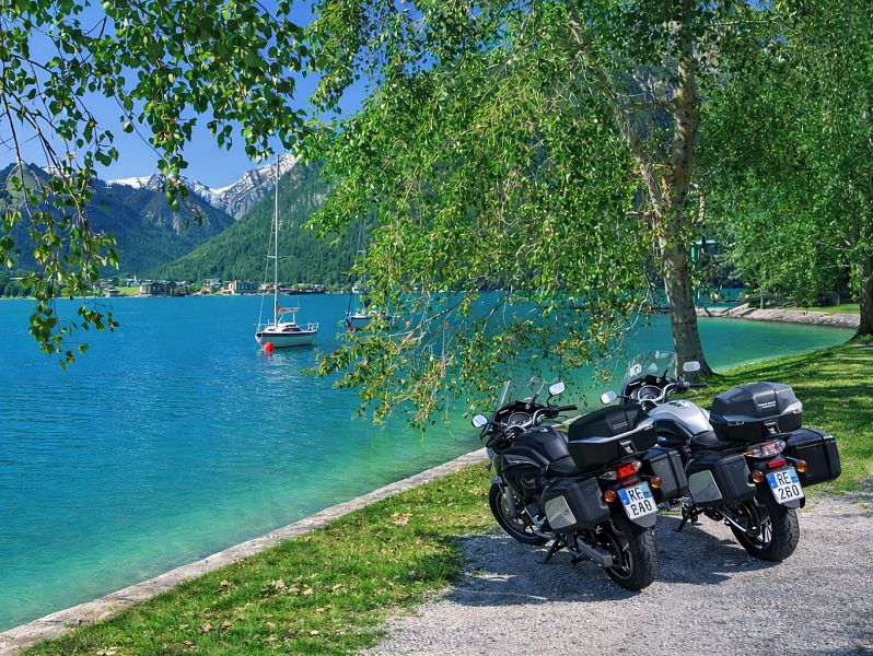 Motorradfahrer am Achensee