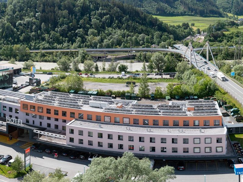 HWEST_Hotel_Schloegelstrasse_57_Hall_aussen_Drohne_Panorama