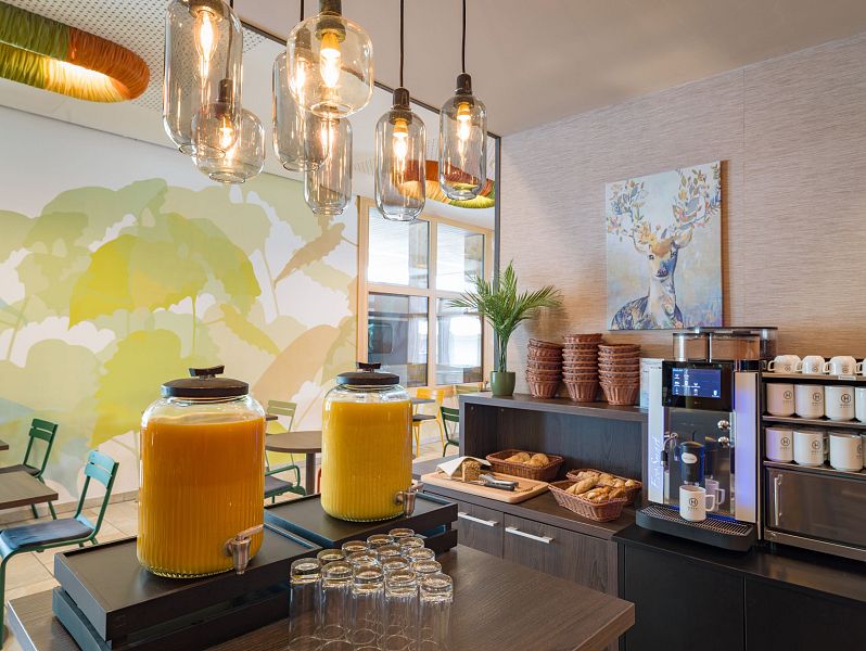 HWEST_Hotel_Schloegelstrasse_57_Hall_aussen_Drohne_Panorama