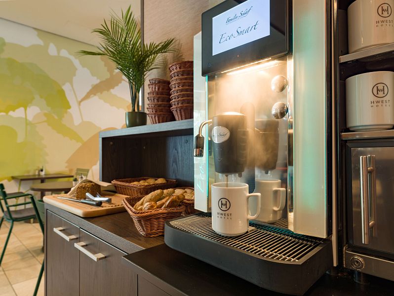 HWEST_Hotel_Schloegelstrasse_57_Hall_Innenbereich_Fruehstuecksbuffet_Kaffee_1