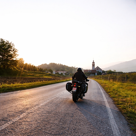Fahrer in der Morgensonne