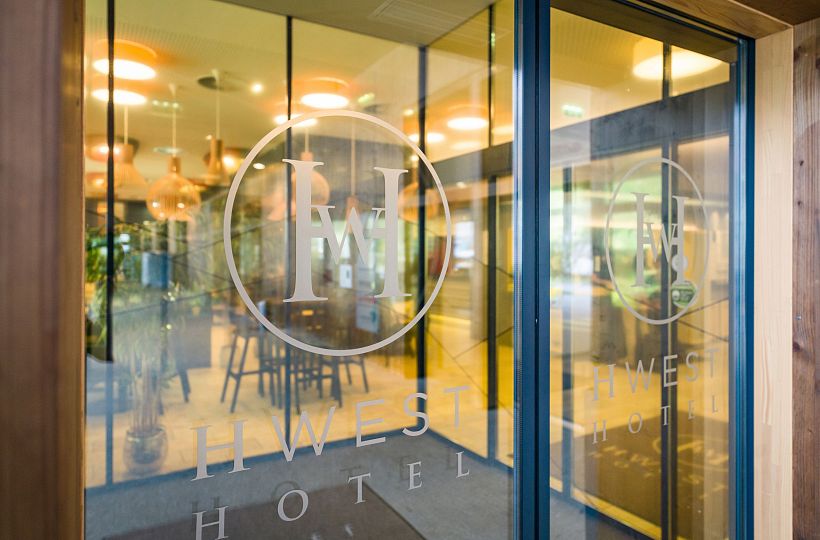 HWEST_Hotel_Schloegelstrasse_57_Hall_Eingang_1