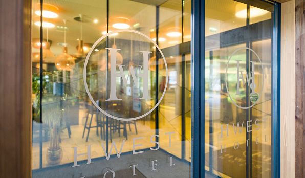 HWEST_Hotel_Schloegelstrasse_57_Hall_Eingang_1