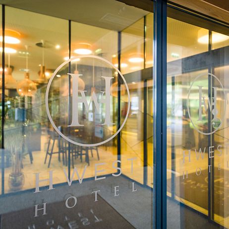 HWEST_Hotel_Schloegelstrasse_57_Hall_Eingang_1